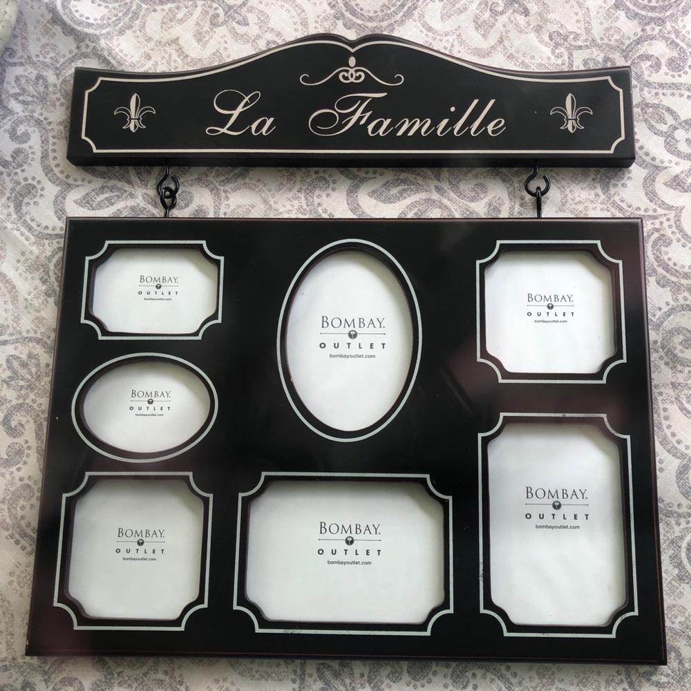 “La Famille” (“The Family” in French) photo wall display
